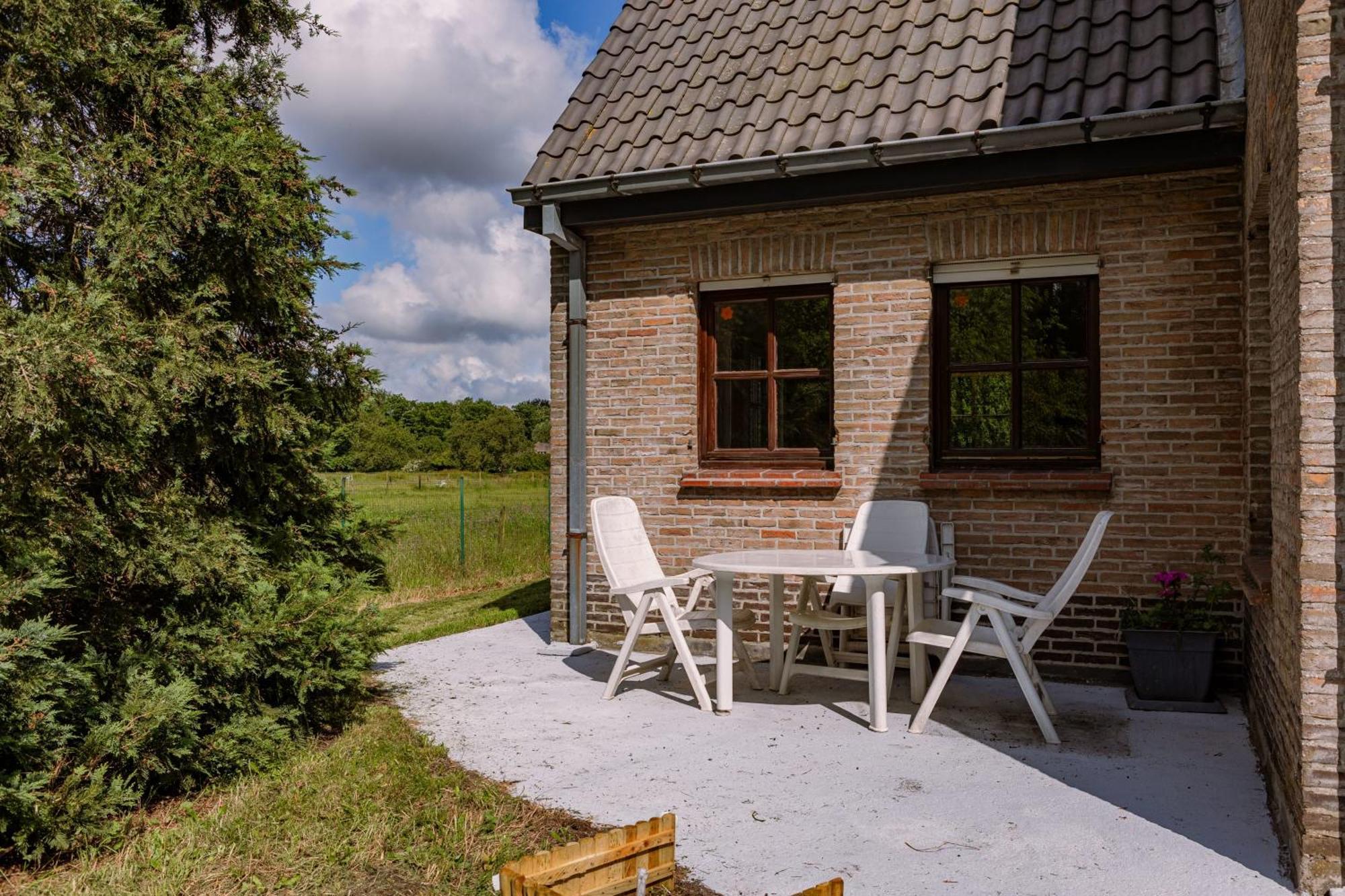 Rustic Villa In The Countryside Brygge Exteriör bild